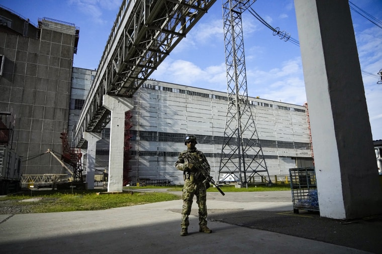 A Russian serviceman stands guard at an area of ​​the Zaporizhzhia nuclear power plant, the largest nuclear power plant in Europe, on territory under Russian military control, in southeastern Ukraine, on May 1, 2022.