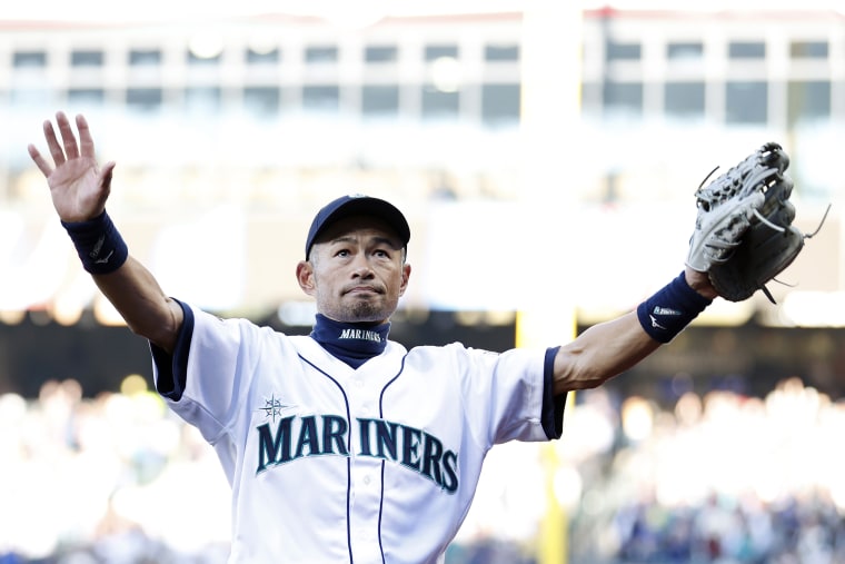 Ichiro Suzuki throws first pitch at Mariners' 2022 Opening Day in Seattle