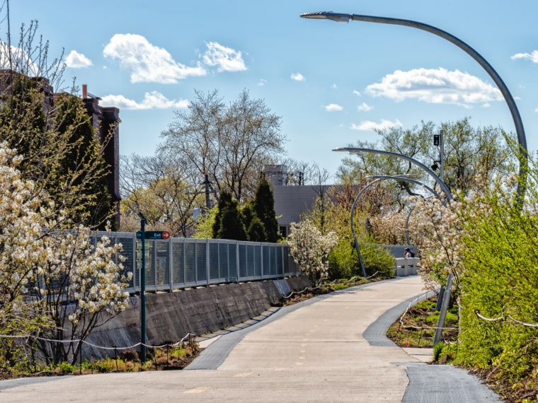 The 606 elevated pedestrian trail running path in Humboldt Park. Bloomingdale Trail. Streets of Chicago.