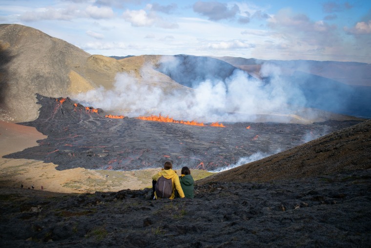 TOPSHOT-ICELAND-VOLCANO-ERUPTION