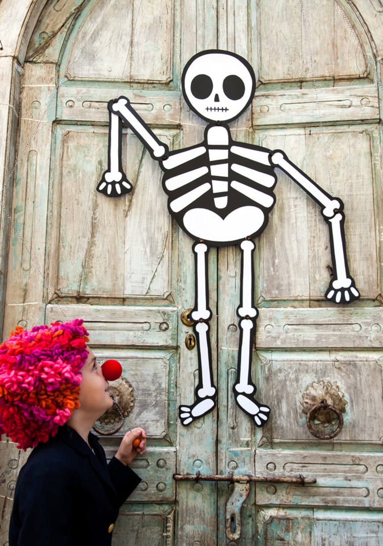 skeleton door decoration