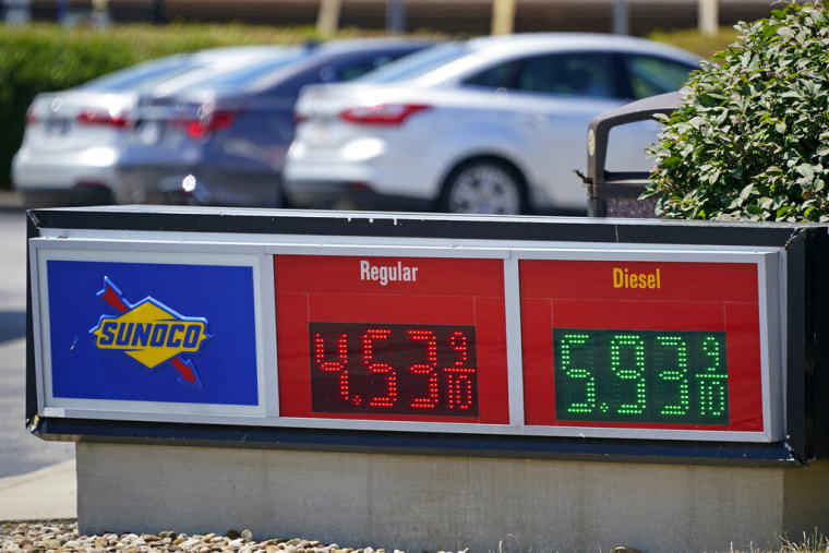 Los precios de la gasolina en una estación de servicio de Ohio, el 12 de julio de 2022.