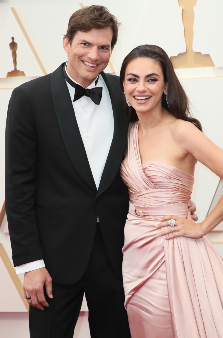 HOLLYWOOD, CALIFORNIA - MARCH 27: (L-R) Ashton Kutcher and Mila Kunis attend the 94th Annual Academy Awards at Hollywood and Highland on March 27, 2022 in Hollywood, California. (Photo by David Livingston/Getty Images)