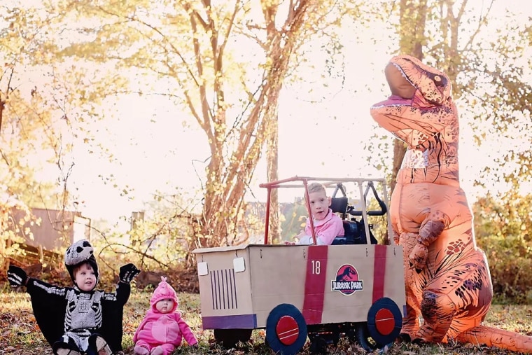 family halloween costume ideas jurassic park