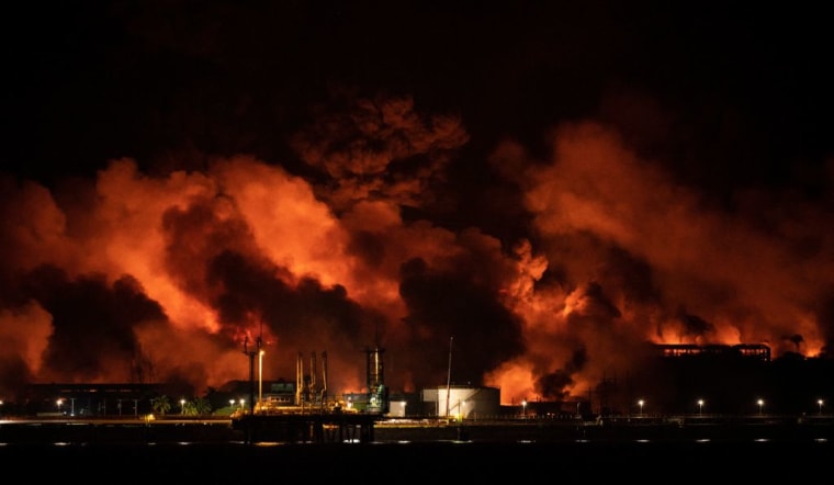 El incendio en la Base de Supertanqueros de Matanzas, uno de los más grandes depósitos de combustibles de Cuba, tardó casi una semana en ser sofocado. 
