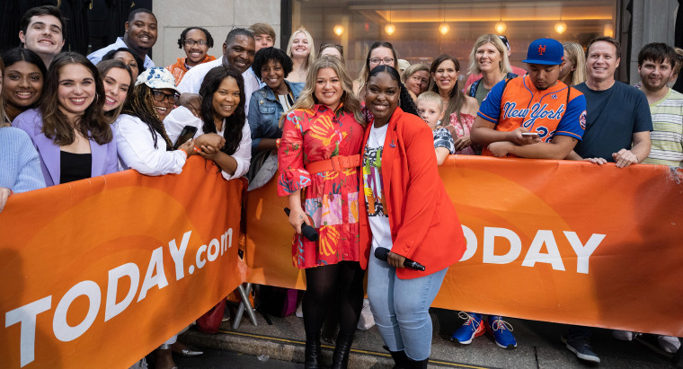 Kelly Clarkson poses with NYU student Jade on the TODAY Plaza.