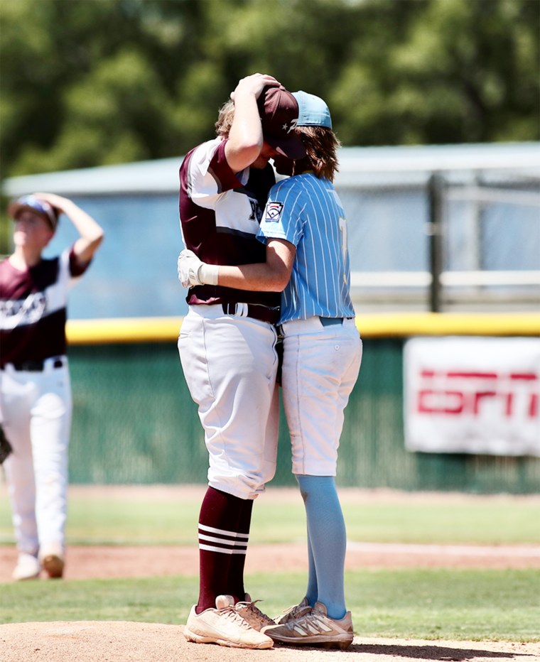 Little Leaguer consoles pitcher who hit him in head in heartwarming scene, Baseball