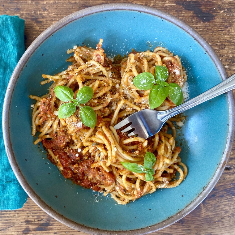 Since Kaling said this spaghetti was "easy and delicious" to make at home, I decided to give it a try, too. 