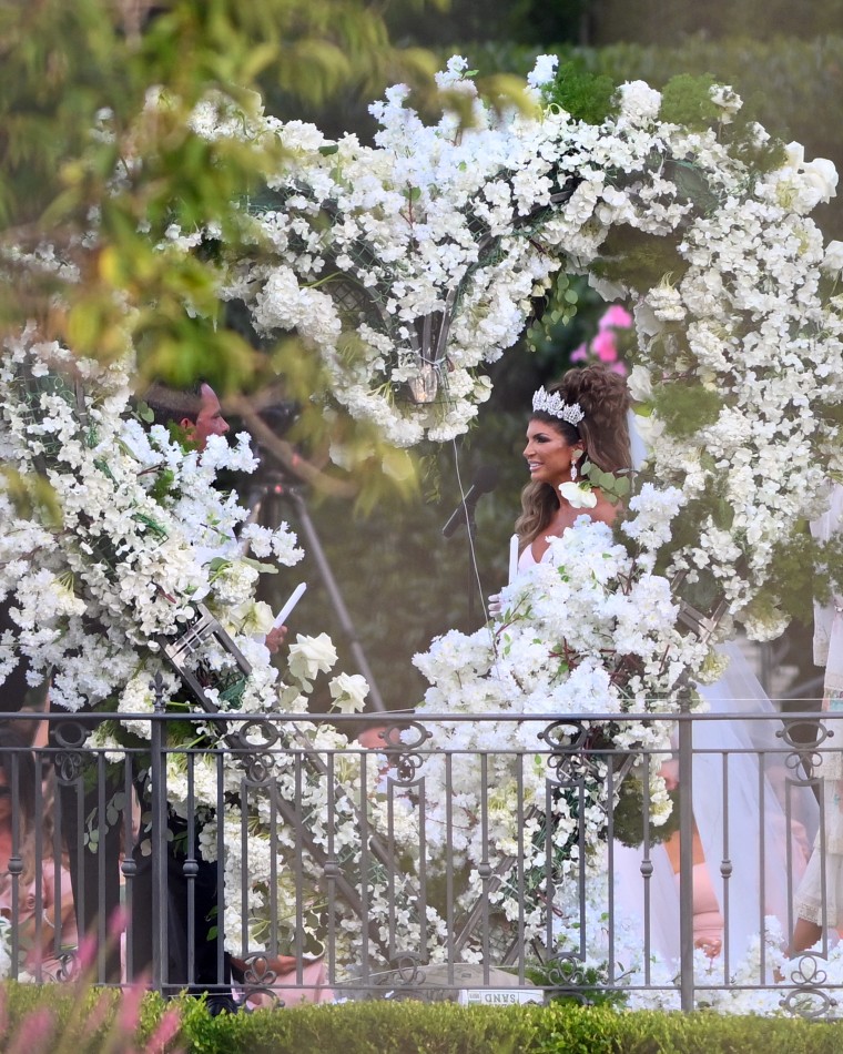 Teresa Giudice And Husband Luis Ruelas Kiss While Getting Married In New Jersey This Evening In Front Of Guests