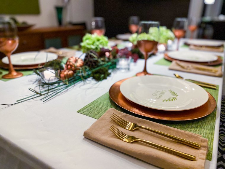 thanksgiving decorations white plates with stencil greeting