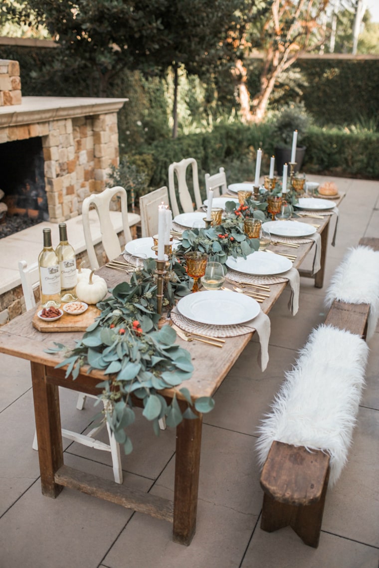 thanksgiving table decorations berries and leaves centerpiece