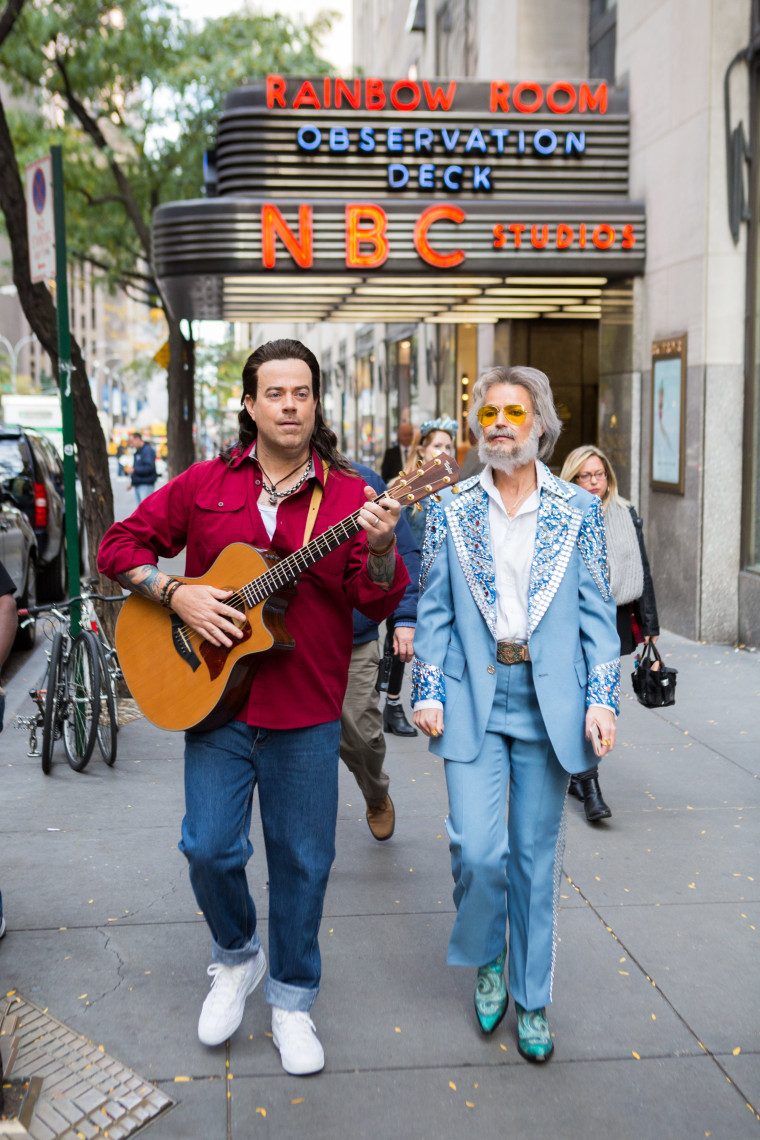 Carson and Savannah took a stroll down the sidewalk as country artists Billy Ray Cyrus and Kenny Rogers.