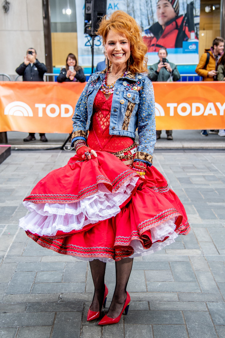 Today' Show Hosts Show Off Their '80s-Inspired Halloween Costumes!: Photo  4173873  Al Roker, Carson Daly, Craig Melvin, Dylan Dreyer, Hoda Kotb,  Jenna Bush Hager, Kathie Lee Gifford, Peter Alexander, Savannah Guthrie