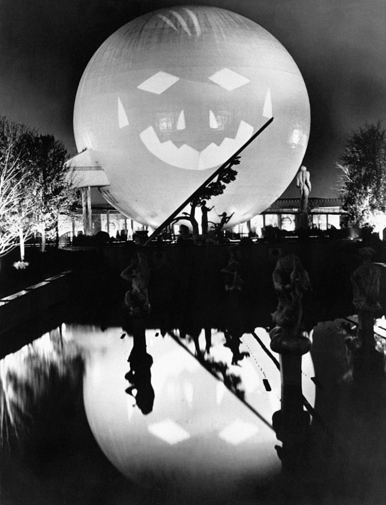 31 Best Vintage Halloween Decorations - Retro Halloween Decorations