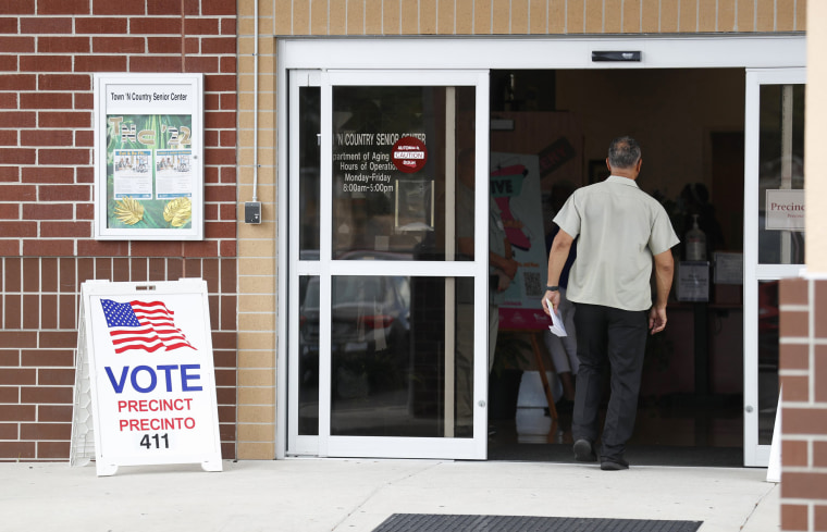 Image: Floridians heading to the polls on state primary election day