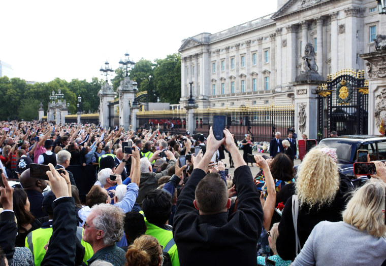 Image: Queen Buckingham Palace Reaction