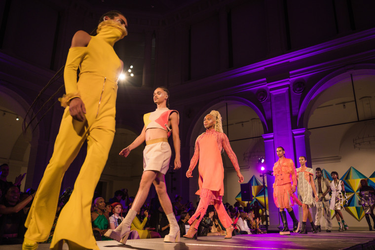 New York Fashion Week Viral Video: Imposter Performs Ramp Walk