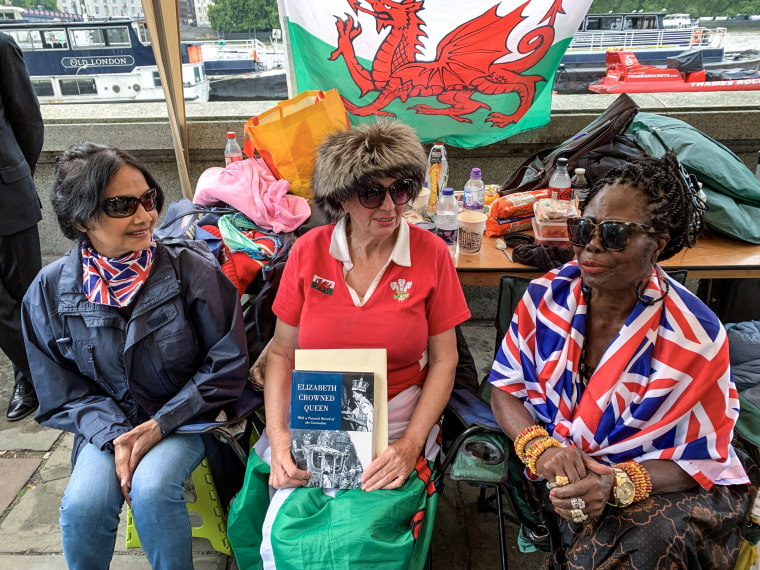 Vanessa Nanthakumaran, Annie and Grace wait in line to bid farewell to Queen Elizabeth II at Westminster Abbey in London on Sept. 13, 2022.