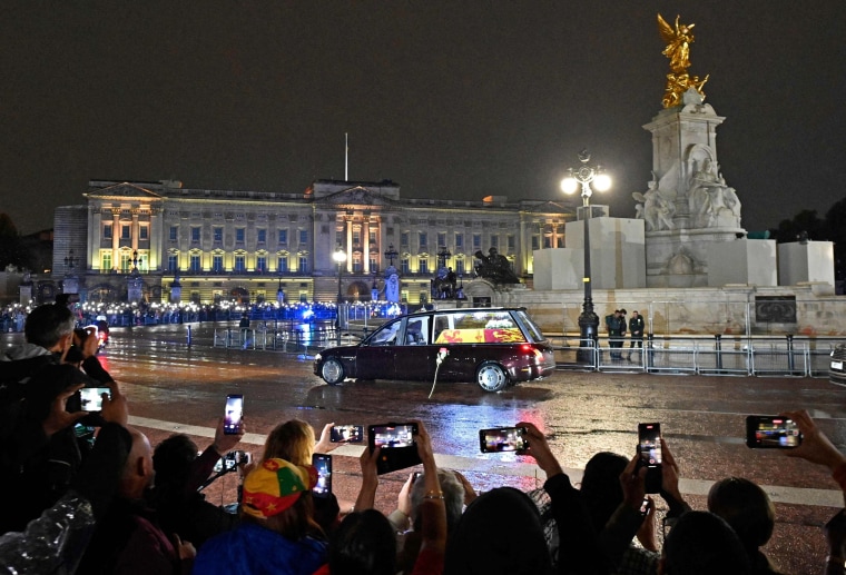 The coffin of Queen Elizabeth II arrives at Buckingham Palace