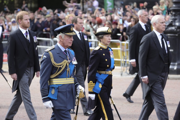 Image: The Coffin Carrying Queen Elizabeth II Is Transferred From Buckingham Palace To The Palace Of Westminster