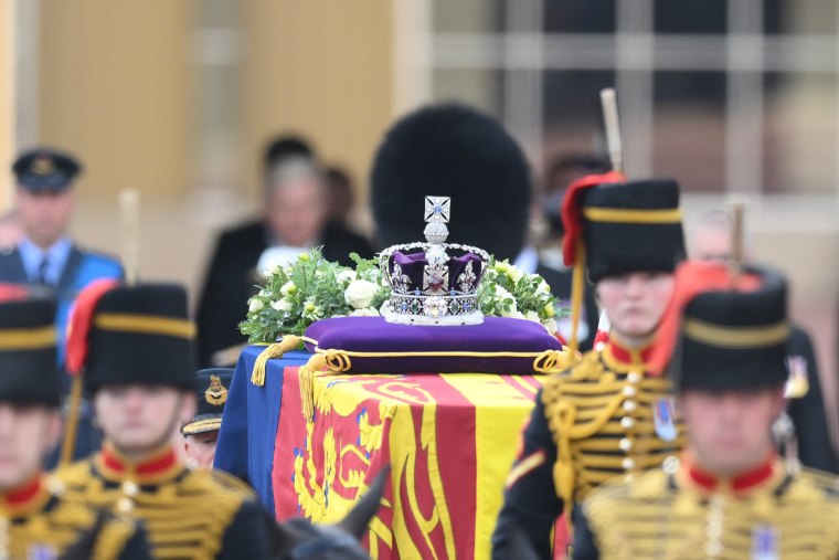 Image: The Coffin Carrying Queen Elizabeth II Is Transferred From Buckingham Palace To The Palace Of Westminster