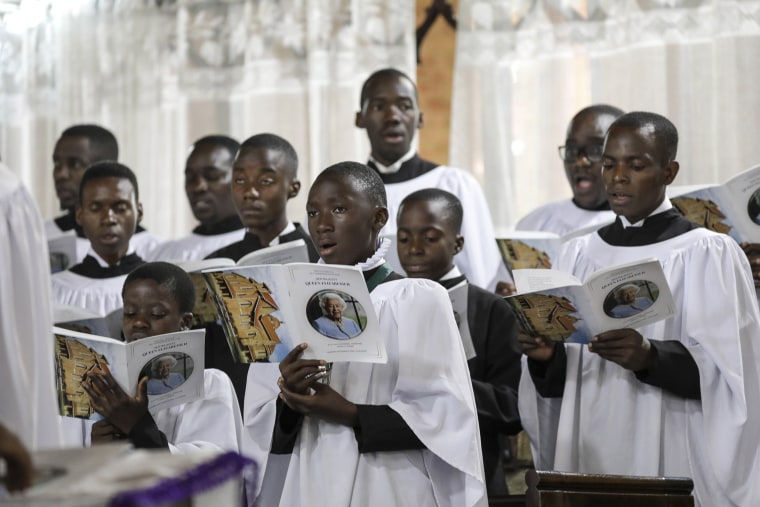 Image: Uganda mourns Queen Elizabeth II