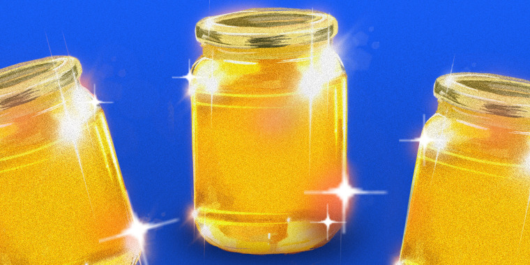 Illustration: Three sparkling glass jars of yellow liquid.