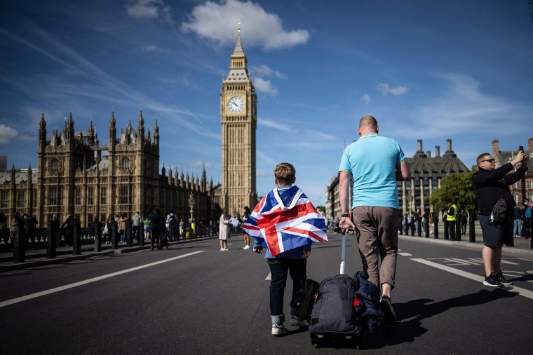 Image: Members of the public walk down towards Westminster Hall, to pay their respects to the late Queen Elizabeth II, in London on Sept. 18, 2022.