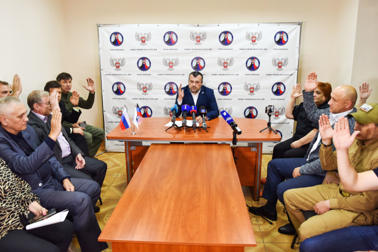 Image: Public Chamber asks Donetsk People's Repulic to hold referendum on accession to Russia