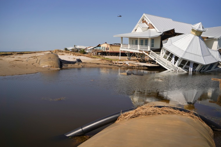 Ураган Ида обрушился на Луизиану, оставив после себя разрушения