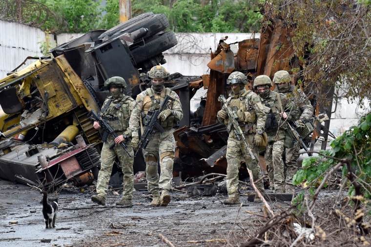 Image: Russian servicemen on patrol