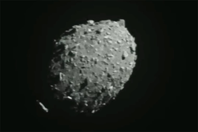 A DART view of the Dimorphos asteroid right before impact.