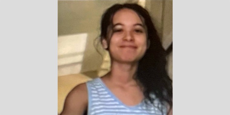 Entführte Teenagerin Savannah Graziano.  Graziano, die einen Tag zuvor von ihrem Vater entführt worden war, wurde am Dienstag, dem 27. September 2022, bei einer Schießerei mit Polizeikräften auf einer Autobahn in der Hochwüste Kaliforniens getötet, teilten die Behörden mit.