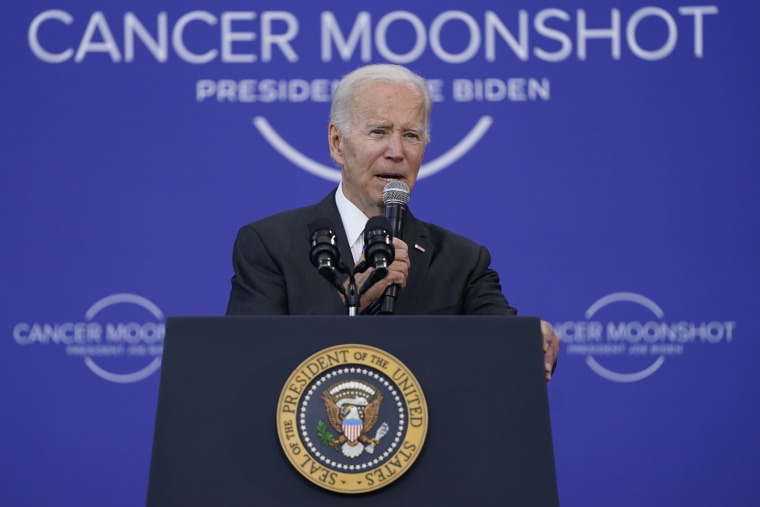 El presidente, Joe Biden, habla sobre la iniciativa moonshot contra el cáncer en la Biblioteca y Museo John F. Kennedy, el lunes 12 de septiembre de 2022, en Boston.