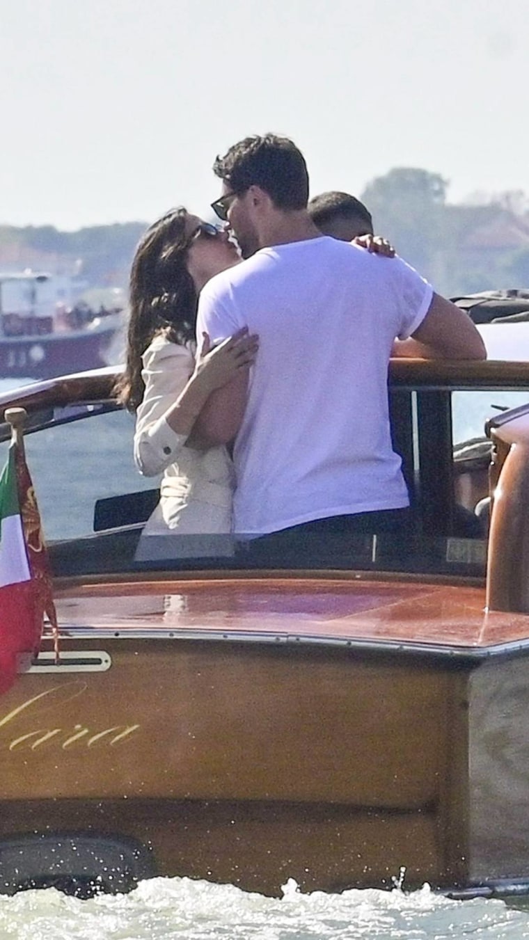 Ana de Armas lleva su amor con Paul Boukadakis a Venecia