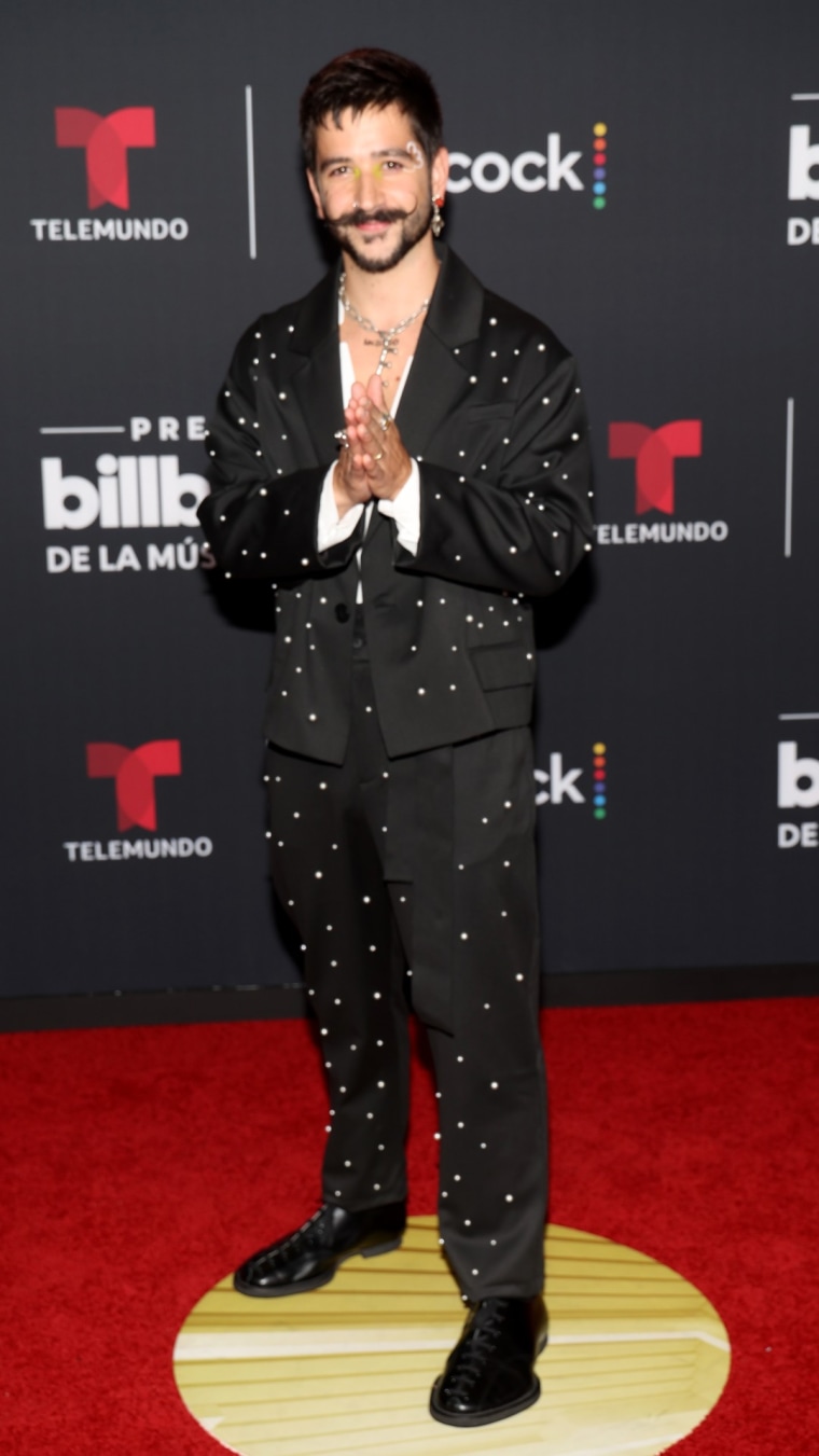 Camilo en la alfombra roja de los Premios Billboard de la Música Latina 2022