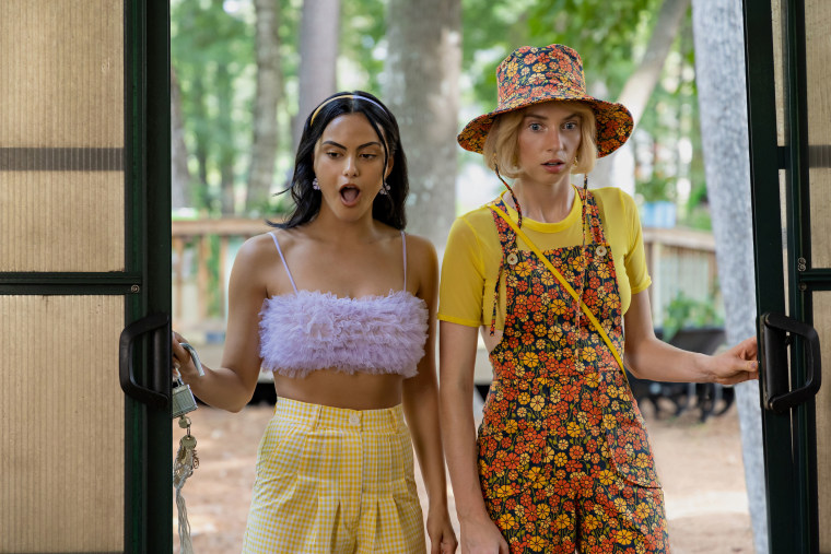 Camila Mendes as Drea and Maya Hawke as Eleanor in Do Revenge.