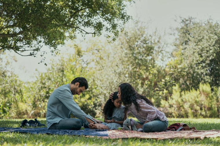 Mastrandrea and Saldana with their on-screen daughter Idalia, played by Isla Colbert.