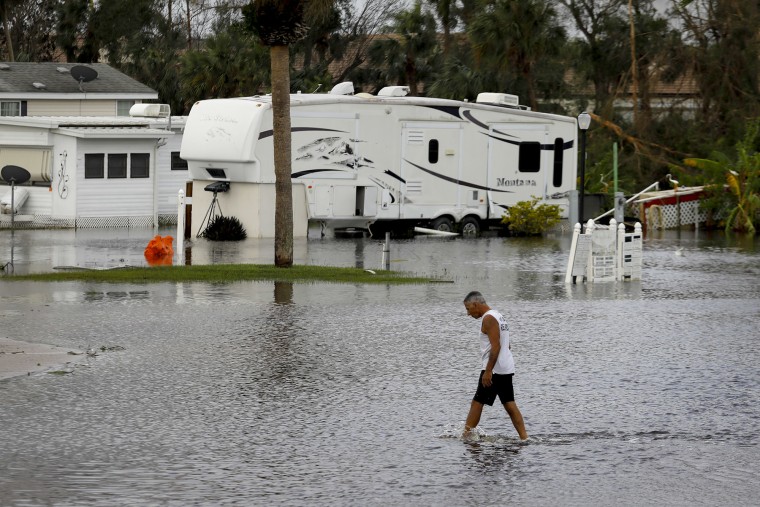 Un parque de casas rodantes inundado después del huracán Ian en Fort Myers, Florida, EE. UU., el jueves 29 de septiembre de 2022.