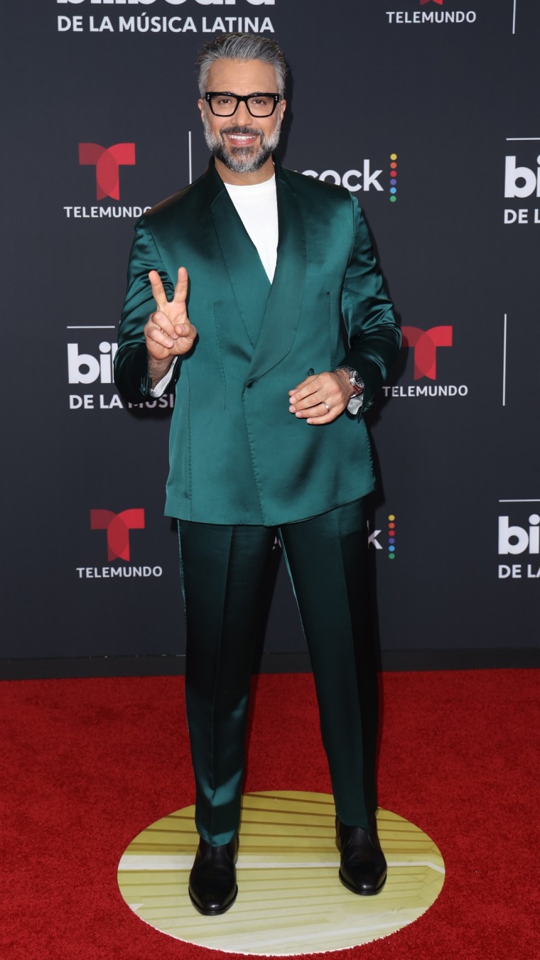 Jaime Camil en la alfombra roja de los Premios Billboard de la Música Latina 2022