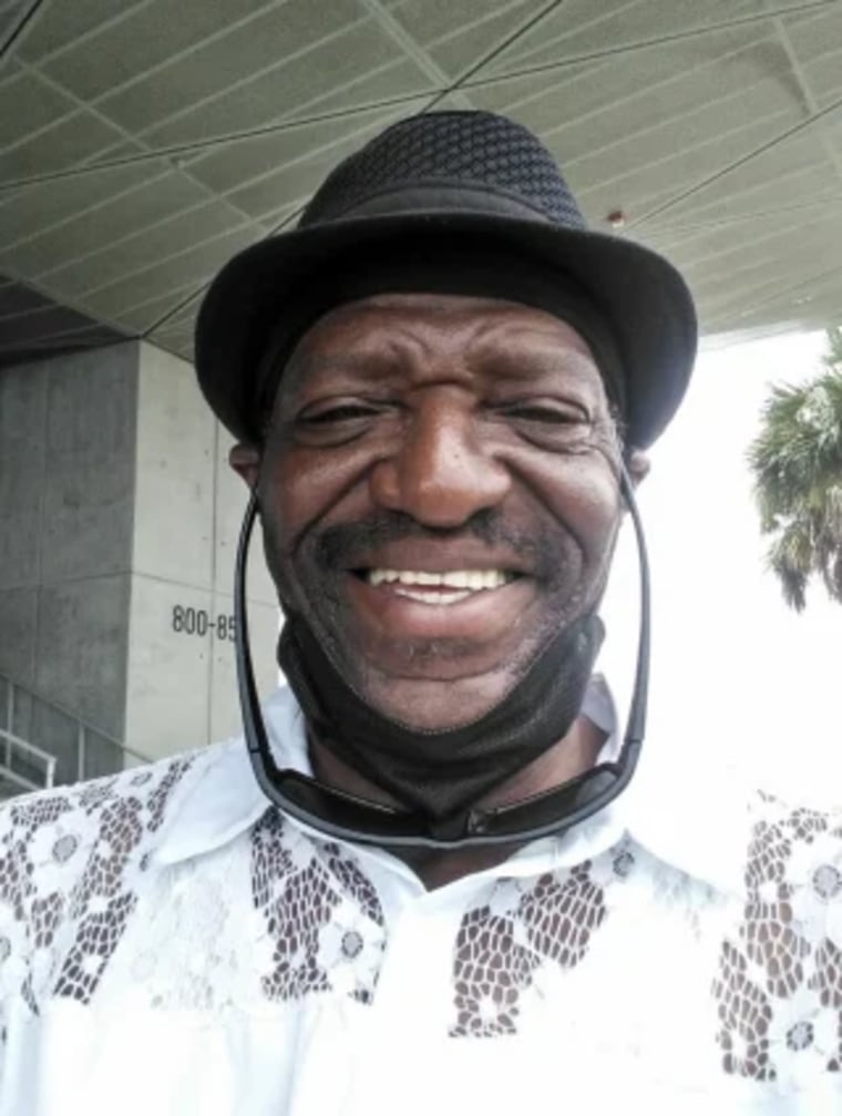 Kenny Lofton, residente de Tampa de 63 años.