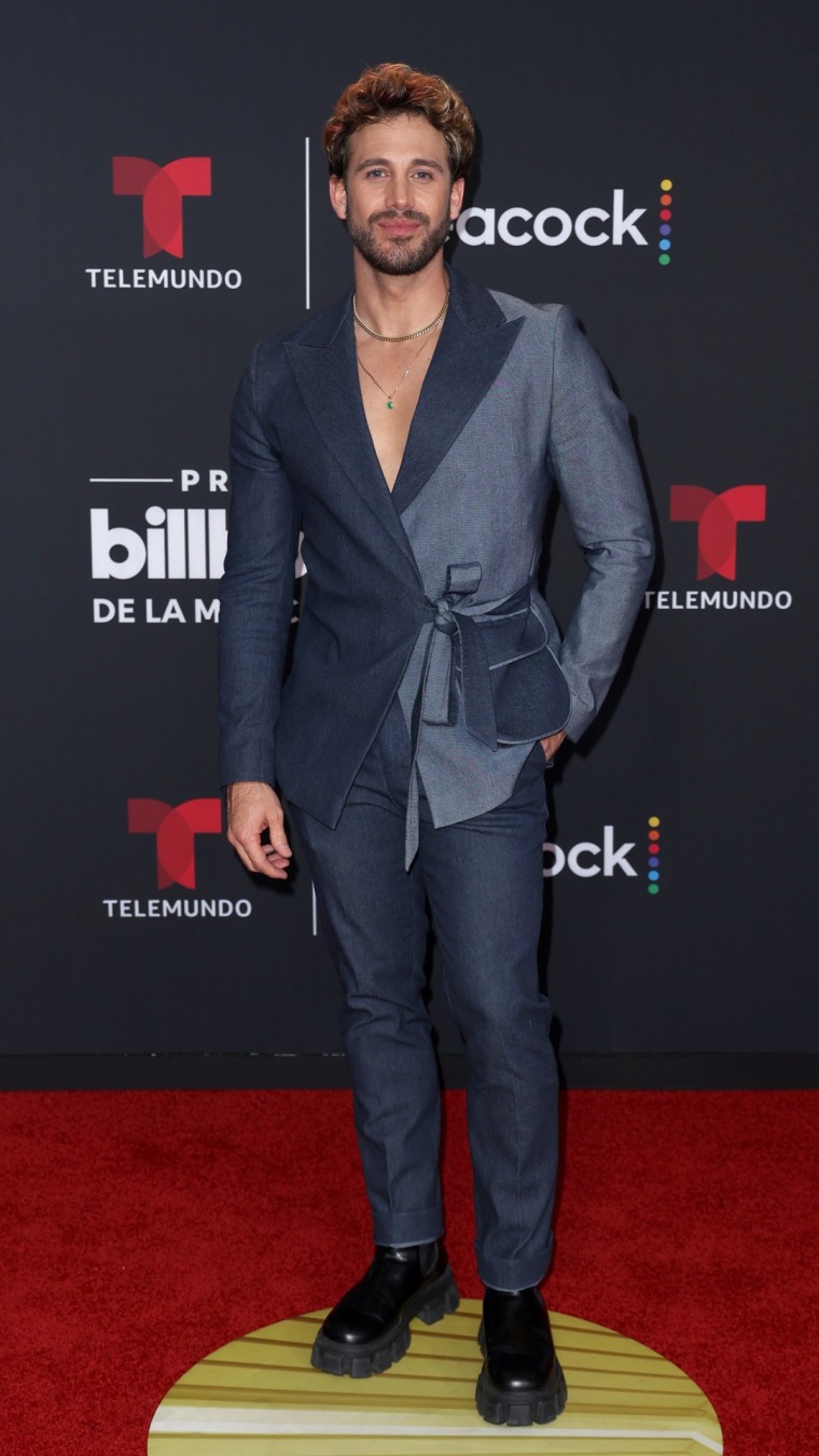 Lambda García en la alfombra roja de los Premios Billboard de la Música Latina 2022.
