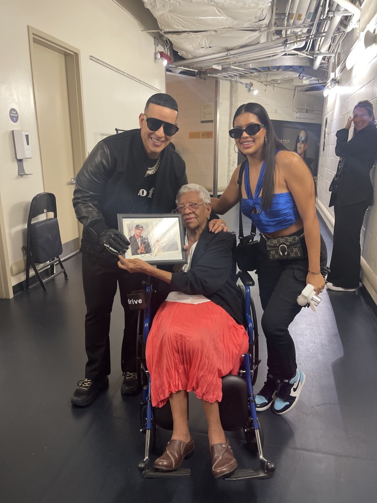 Daddy Yankee, Mami Flor with her signed photo and Ivanna backstage.