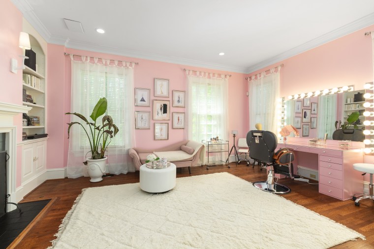 A glam room for the pop star.