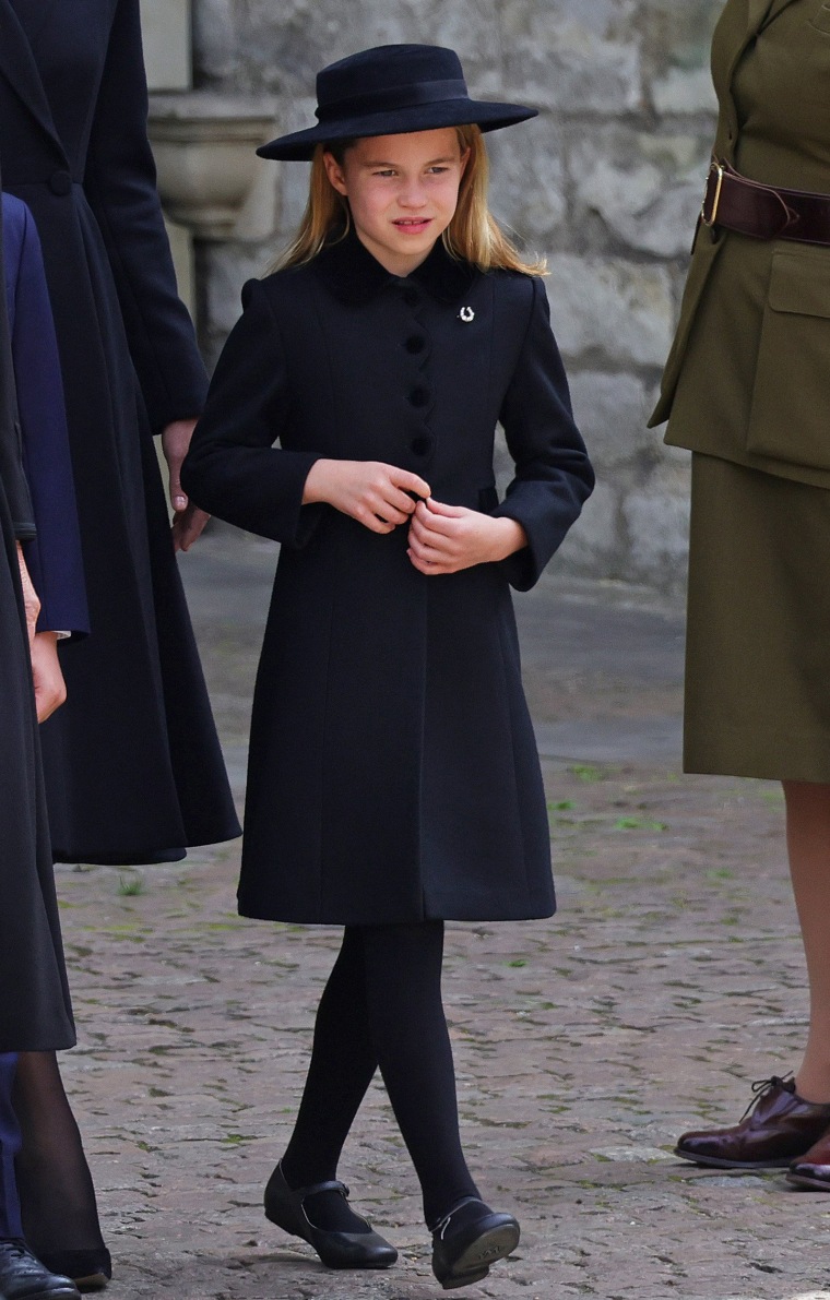 Princess Charlotte s Horseshoe Brooch At Queen Elizabeth II s Funeral 