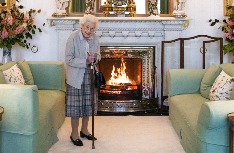 Isabel II espera a la primera ministra, Liz Truss, en Balmoral este martes.