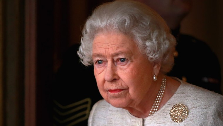 La reina Isabel II en el Palacio de Buckingham.