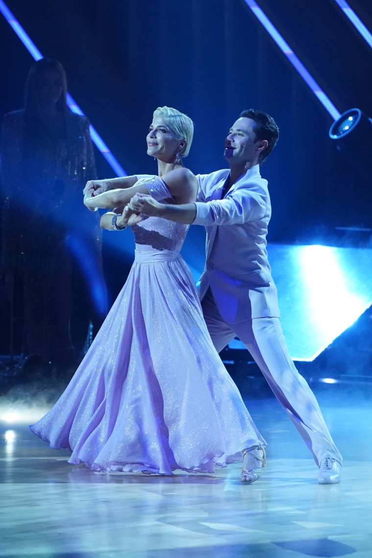 Selma Blair stuns in emotional ‘DWTS’ efficiency to ‘Time of My Life’