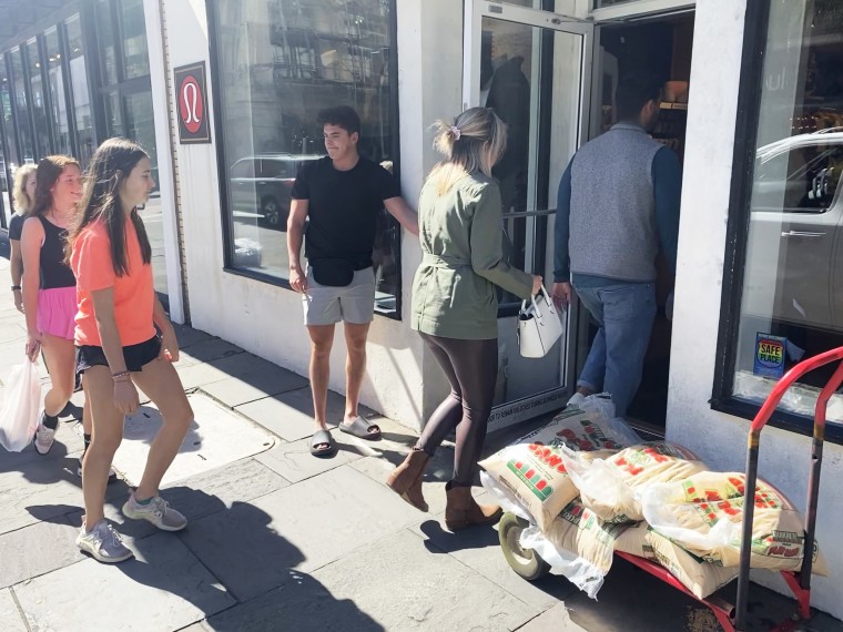 the LuluLemon on King Street