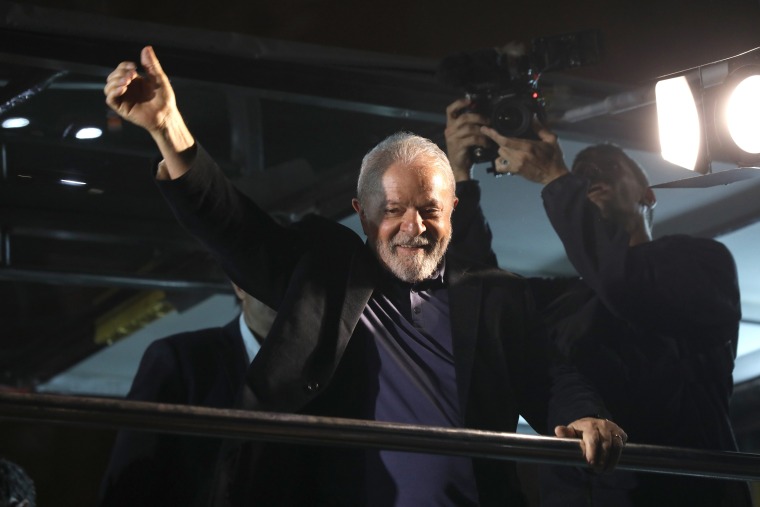 Image: Brazilians Go to Polls in Tight Elections Polarized between Lula and Bolsonaro